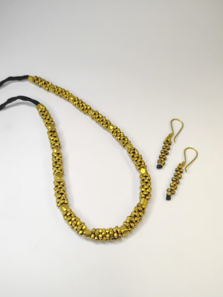 Stunning, dokra choker necklace with earrings