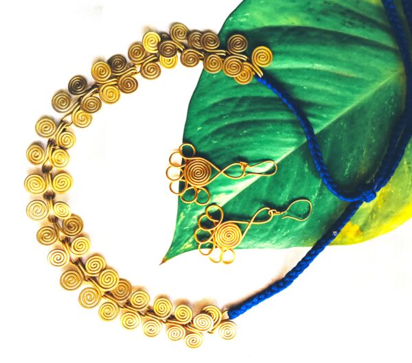 Dokra Spiral choker necklace with earrings, blue colour - Image 2
