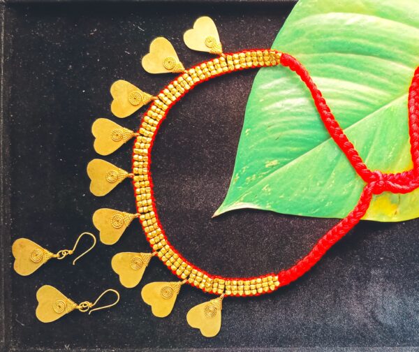 Traditional, Dokra patri and beads necklace with earrings (red-heart) - Image 2