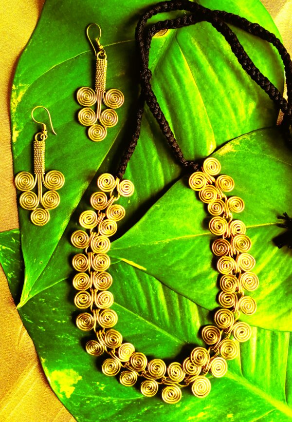 Traditional Dokra Spiral Necklace with Earrings
