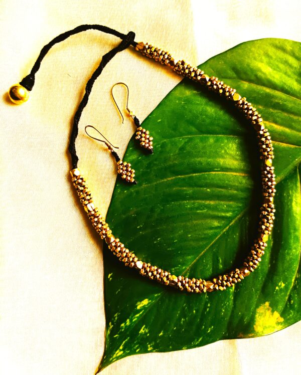 Stunning, dokra choker necklace with earrings - Image 3