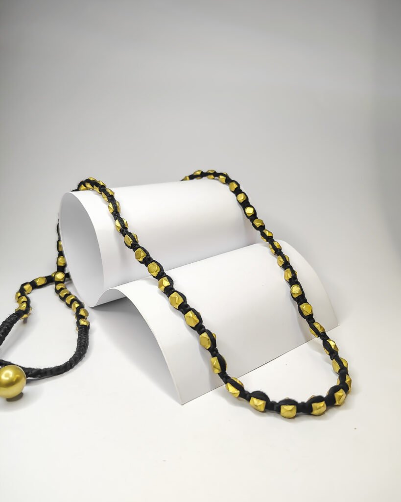 Necklace dimond bead single line long in black thread